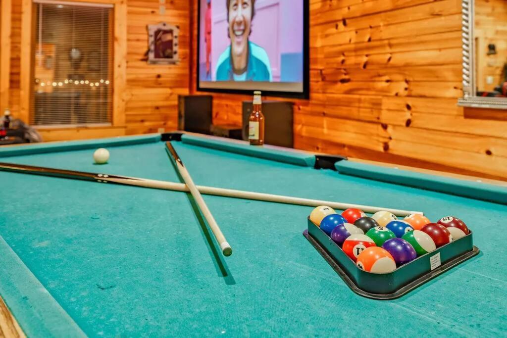 Stunning Mountain Cabin W Hot Tub Gatlinburg Luaran gambar