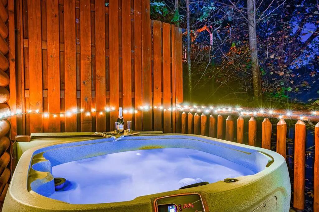 Stunning Mountain Cabin W Hot Tub Gatlinburg Luaran gambar
