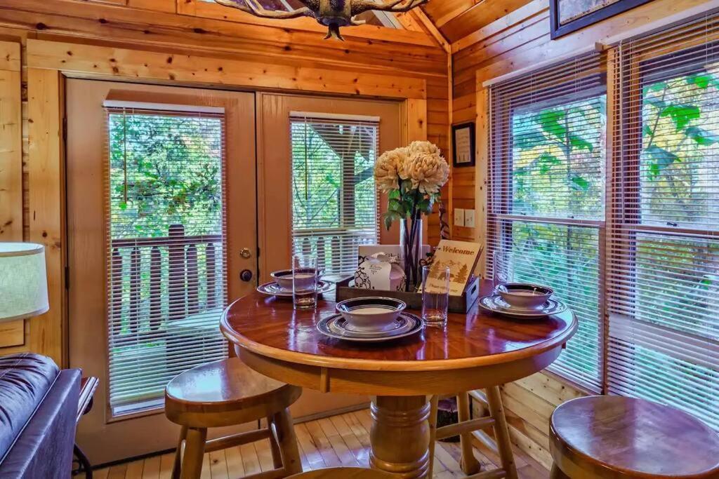 Stunning Mountain Cabin W Hot Tub Gatlinburg Luaran gambar