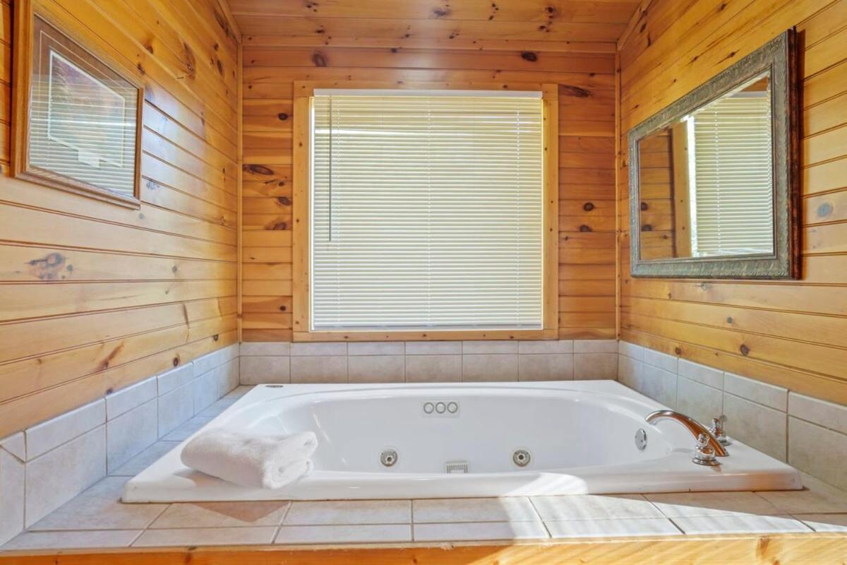 Stunning Mountain Cabin W Hot Tub Gatlinburg Luaran gambar