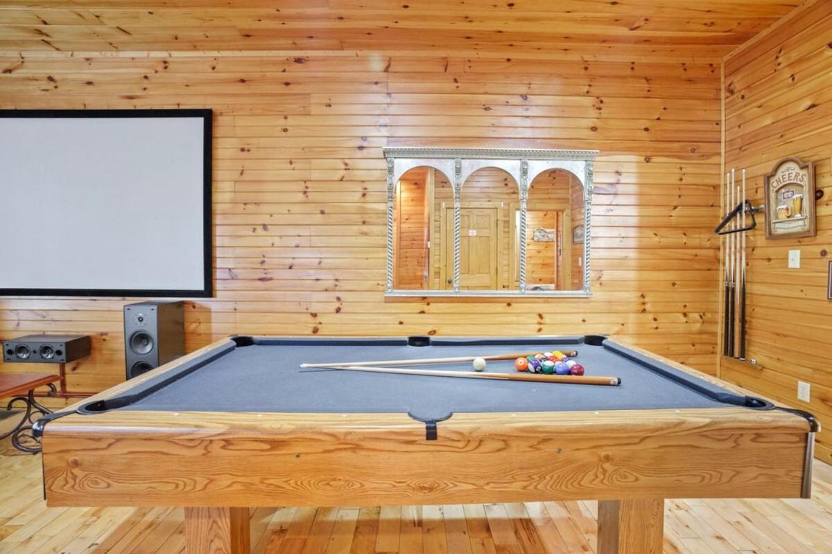 Stunning Mountain Cabin W Hot Tub Gatlinburg Luaran gambar