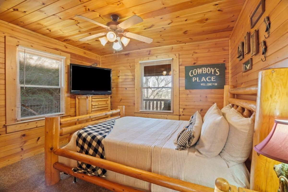 Stunning Mountain Cabin W Hot Tub Gatlinburg Luaran gambar