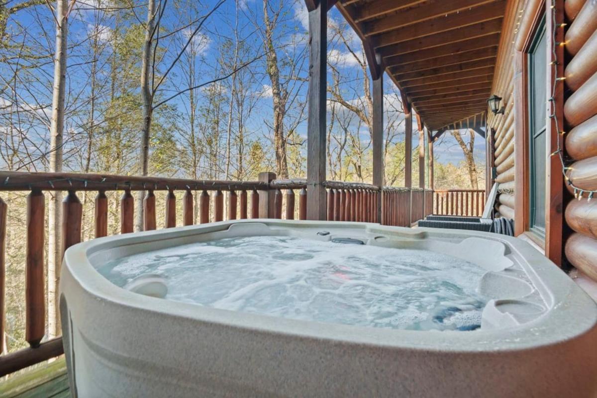 Stunning Mountain Cabin W Hot Tub Gatlinburg Luaran gambar