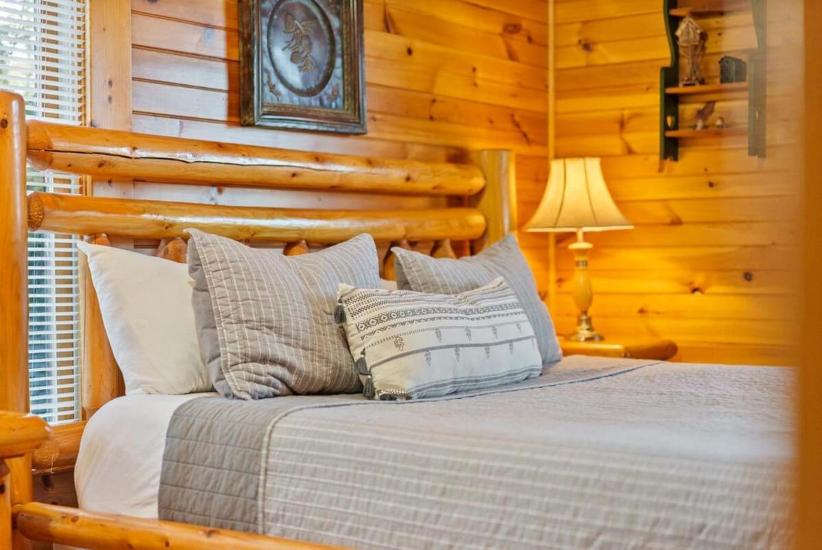 Stunning Mountain Cabin W Hot Tub Gatlinburg Luaran gambar